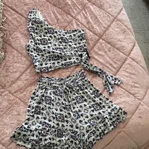 *5 for $20*  Vintage Havana short set.